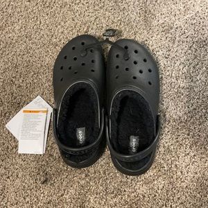 Black crocs, fuzzy inside, kids 5, Women’s 7